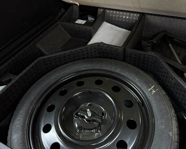 Сірий Форд Едж, об'ємом двигуна 2 л та пробігом 111 тис. км за 19999 $, фото 9 на Automoto.ua