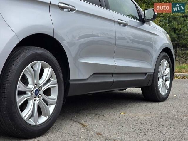 Сірий Форд Едж, об'ємом двигуна 2 л та пробігом 130 тис. км за 20999 $, фото 17 на Automoto.ua