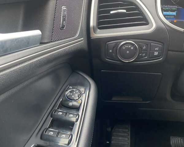 Серый Форд Эдж, объемом двигателя 2 л и пробегом 151 тыс. км за 18699 $, фото 20 на Automoto.ua