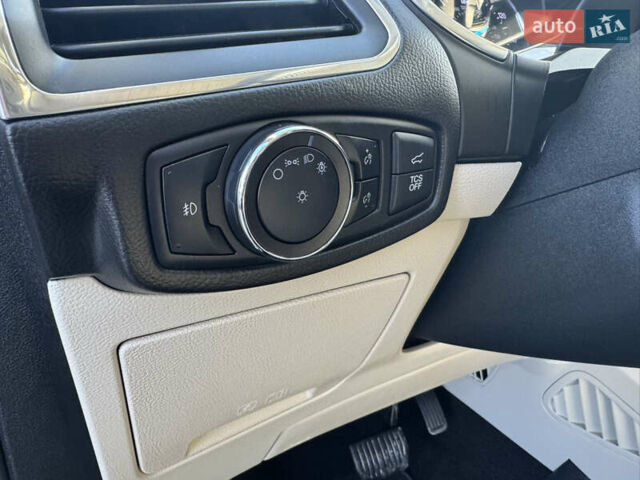 Сірий Форд Едж, об'ємом двигуна 2 л та пробігом 122 тис. км за 19500 $, фото 22 на Automoto.ua