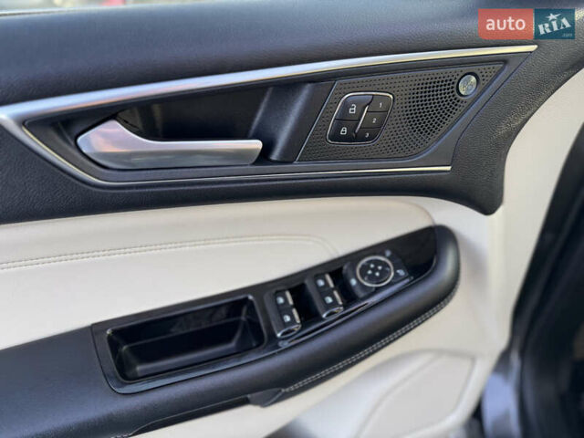 Сірий Форд Едж, об'ємом двигуна 2 л та пробігом 122 тис. км за 19500 $, фото 19 на Automoto.ua