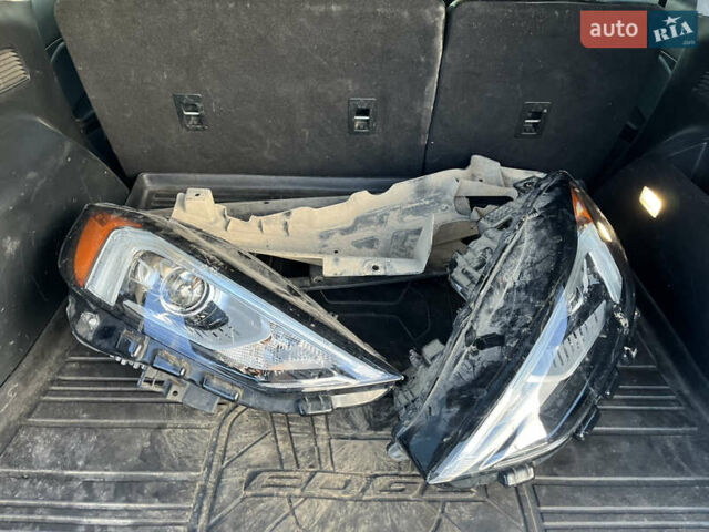 Сірий Форд Едж, об'ємом двигуна 2 л та пробігом 129 тис. км за 12800 $, фото 16 на Automoto.ua