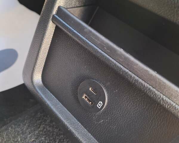 Сірий Форд Едж, об'ємом двигуна 2 л та пробігом 110 тис. км за 17499 $, фото 72 на Automoto.ua