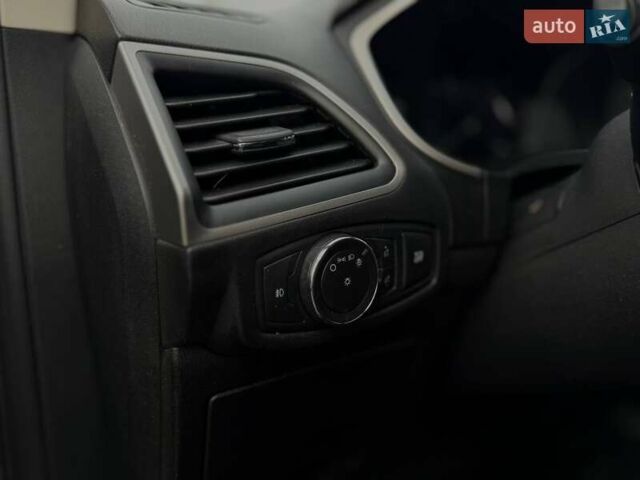 Серый Форд Эдж, объемом двигателя 2 л и пробегом 132 тыс. км за 21000 $, фото 9 на Automoto.ua