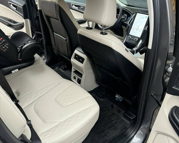 Серый Форд Эдж, объемом двигателя 2 л и пробегом 30 тыс. км за 28500 $, фото 5 на Automoto.ua