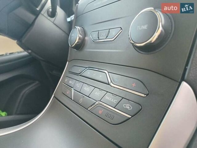 Синій Форд Едж, об'ємом двигуна 2 л та пробігом 128 тис. км за 19190 $, фото 5 на Automoto.ua