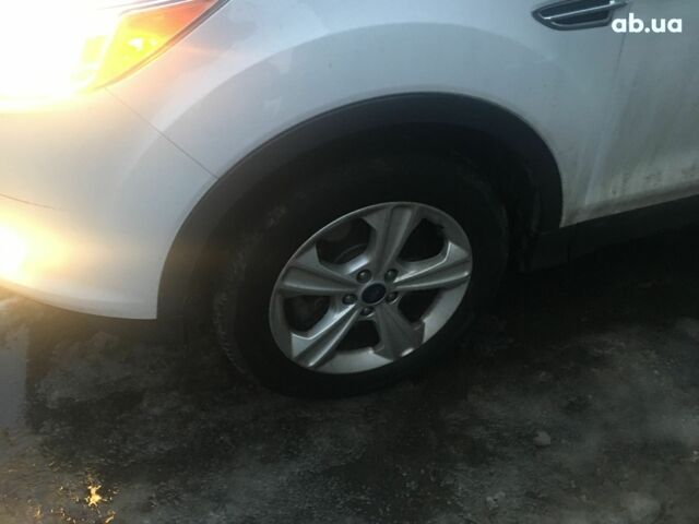 Белый Форд Эскейп, объемом двигателя 1.6 л и пробегом 184 тыс. км за 13000 $, фото 1 на Automoto.ua