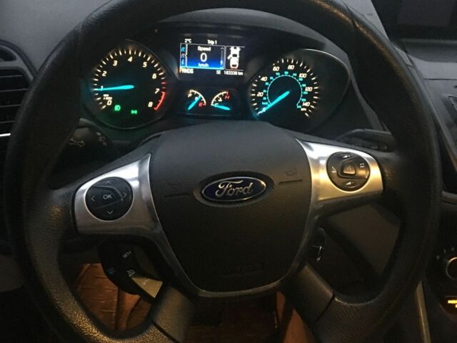 Белый Форд Эскейп, объемом двигателя 1.6 л и пробегом 184 тыс. км за 13000 $, фото 3 на Automoto.ua