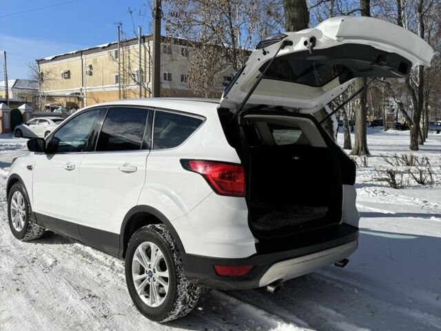 Белый Форд Эскейп, объемом двигателя 1.5 л и пробегом 142 тыс. км за 11234 $, фото 4 на Automoto.ua