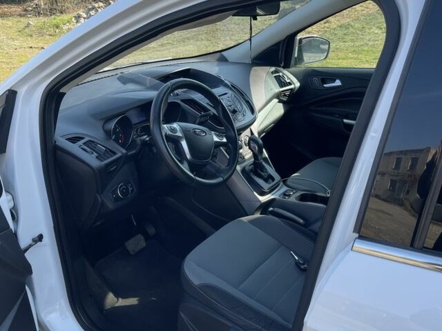 Белый Форд Эскейп, объемом двигателя 1.6 л и пробегом 250 тыс. км за 9800 $, фото 3 на Automoto.ua