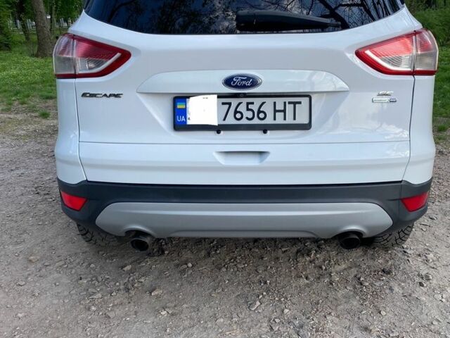 Белый Форд Эскейп, объемом двигателя 1.6 л и пробегом 118 тыс. км за 10500 $, фото 2 на Automoto.ua