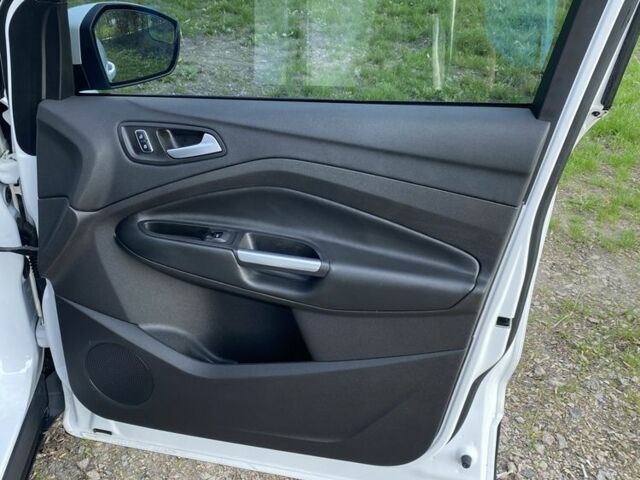 Белый Форд Эскейп, объемом двигателя 1.6 л и пробегом 118 тыс. км за 10500 $, фото 8 на Automoto.ua