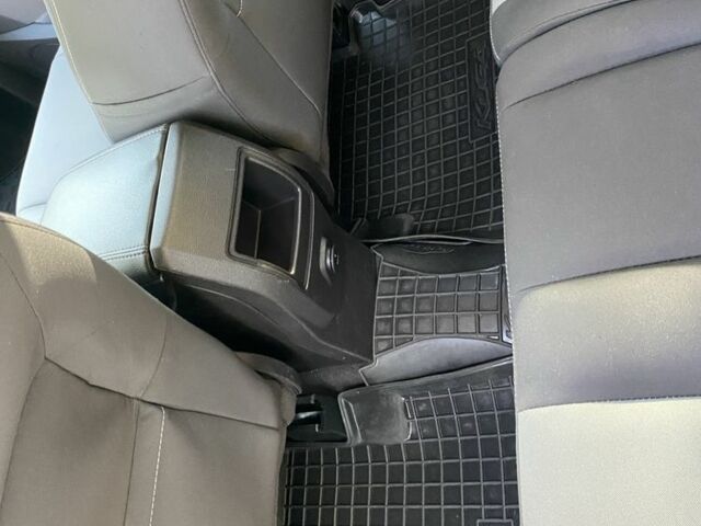 Белый Форд Эскейп, объемом двигателя 1.6 л и пробегом 118 тыс. км за 10500 $, фото 16 на Automoto.ua