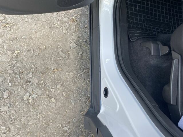 Белый Форд Эскейп, объемом двигателя 1.6 л и пробегом 118 тыс. км за 10500 $, фото 7 на Automoto.ua