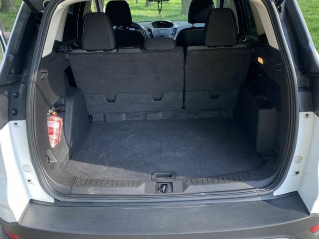 Белый Форд Эскейп, объемом двигателя 1.6 л и пробегом 118 тыс. км за 10500 $, фото 14 на Automoto.ua