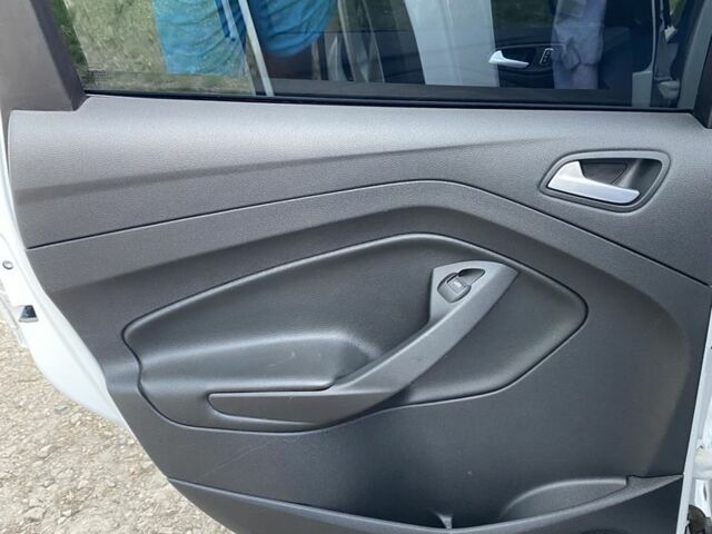 Белый Форд Эскейп, объемом двигателя 1.6 л и пробегом 118 тыс. км за 10500 $, фото 6 на Automoto.ua