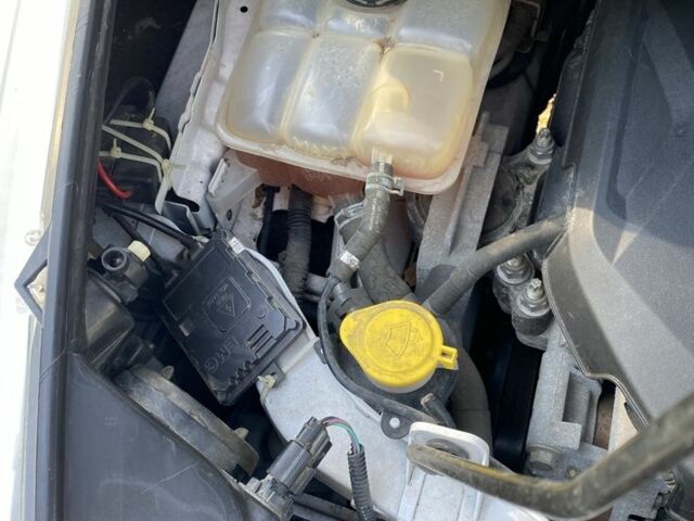 Белый Форд Эскейп, объемом двигателя 1.6 л и пробегом 118 тыс. км за 10500 $, фото 23 на Automoto.ua