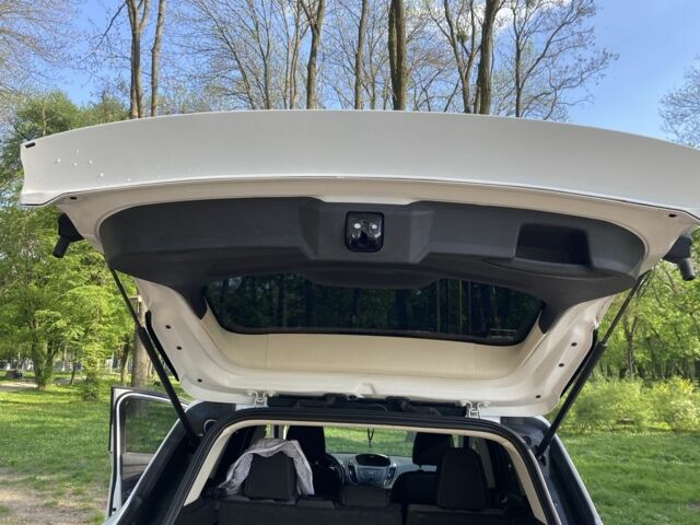 Белый Форд Эскейп, объемом двигателя 1.6 л и пробегом 118 тыс. км за 10500 $, фото 13 на Automoto.ua