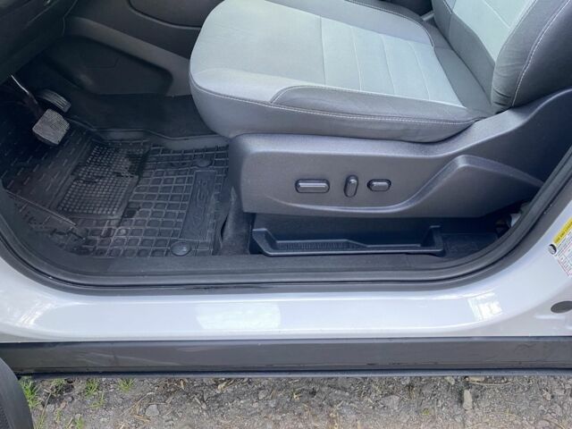 Белый Форд Эскейп, объемом двигателя 1.6 л и пробегом 118 тыс. км за 10500 $, фото 5 на Automoto.ua