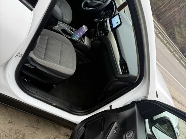 Белый Форд Эскейп, объемом двигателя 1.5 л и пробегом 79 тыс. км за 16700 $, фото 7 на Automoto.ua