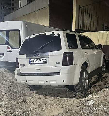 Белый Форд Эскейп, объемом двигателя 3 л и пробегом 220 тыс. км за 8500 $, фото 2 на Automoto.ua