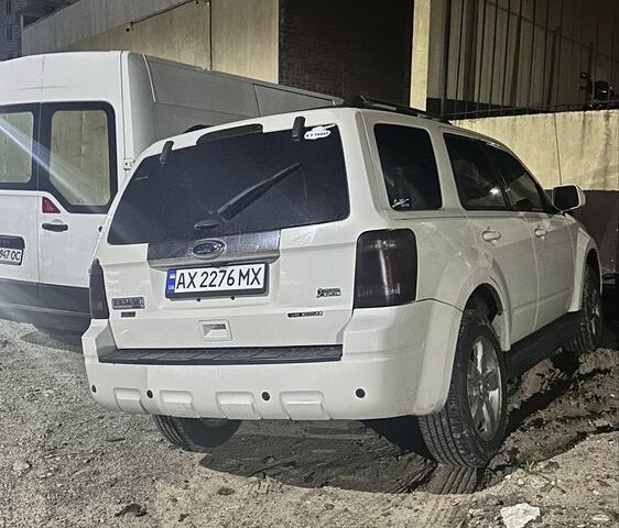 Белый Форд Эскейп, объемом двигателя 3 л и пробегом 220 тыс. км за 8500 $, фото 3 на Automoto.ua