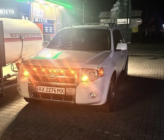 Белый Форд Эскейп, объемом двигателя 3 л и пробегом 220 тыс. км за 8500 $, фото 4 на Automoto.ua