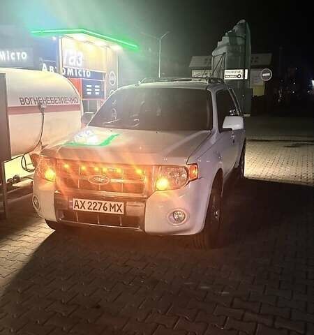 Белый Форд Эскейп, объемом двигателя 3 л и пробегом 220 тыс. км за 8500 $, фото 3 на Automoto.ua