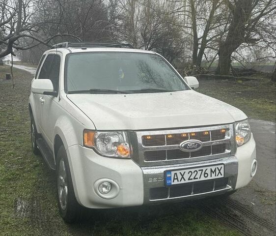 Белый Форд Эскейп, объемом двигателя 3 л и пробегом 220 тыс. км за 8500 $, фото 5 на Automoto.ua