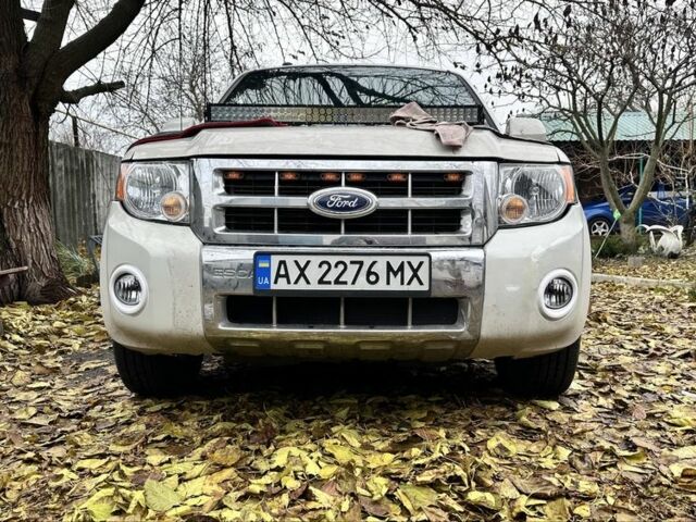 Белый Форд Эскейп, объемом двигателя 3 л и пробегом 220 тыс. км за 8500 $, фото 1 на Automoto.ua