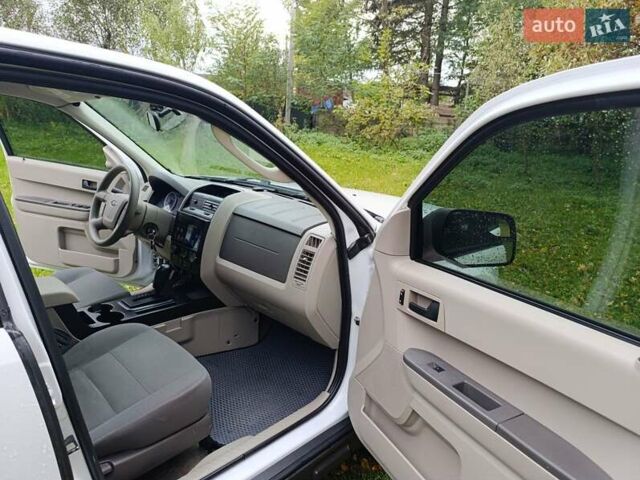 Форд Эскейп 2010 в Черновцах на Automoto.ua Белый Форд Эскейп, объемом двигателя 2.49 л и пробегом 264 тыс. км за 9000 $, фото 5 на Automoto.ua