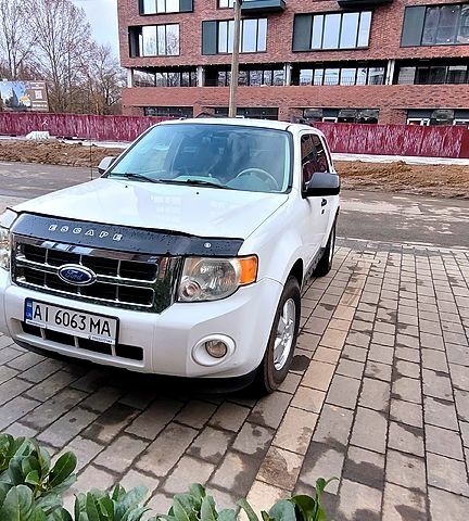 Белый Форд Эскейп, объемом двигателя 2.5 л и пробегом 290 тыс. км за 7500 $, фото 6 на Automoto.ua