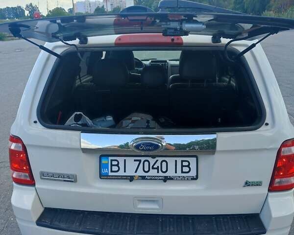 Белый Форд Эскейп, объемом двигателя 2.97 л и пробегом 264 тыс. км за 12000 $, фото 12 на Automoto.ua