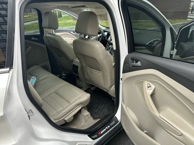 Белый Форд Эскейп, объемом двигателя 1.6 л и пробегом 265 тыс. км за 10700 $, фото 4 на Automoto.ua