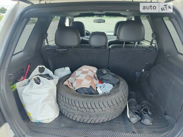 Белый Форд Эскейп, объемом двигателя 2.97 л и пробегом 264 тыс. км за 12000 $, фото 14 на Automoto.ua
