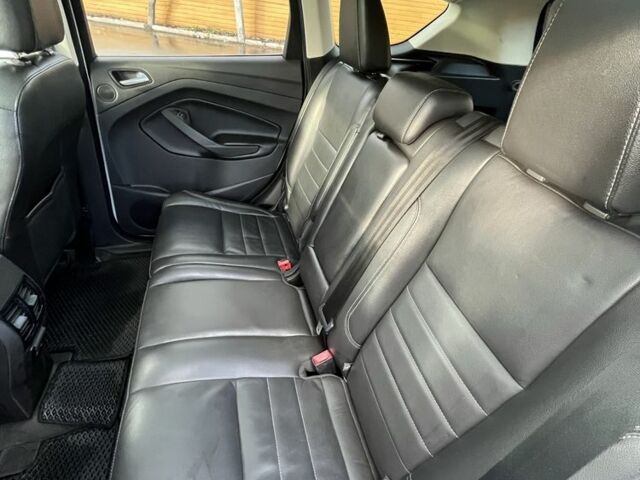 Білий Форд Ескейп, об'ємом двигуна 2 л та пробігом 261 тис. км за 10000 $, фото 3 на Automoto.ua