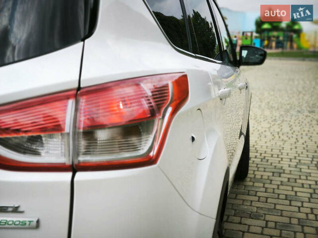 Белый Форд Эскейп, объемом двигателя 1.6 л и пробегом 120 тыс. км за 11300 $, фото 5 на Automoto.ua