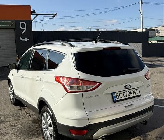 Форд Эскейп 2012 в Харькове на Automoto.ua Белый Форд Эскейп, объемом двигателя 1.6 л и пробегом 165 тыс. км за 10200 $, фото 4 на Automoto.ua