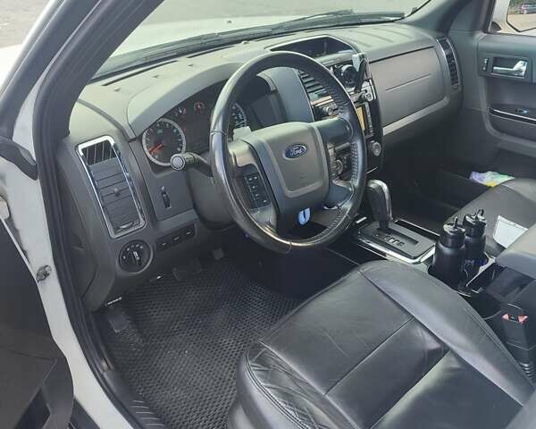 Белый Форд Эскейп, объемом двигателя 2.97 л и пробегом 264 тыс. км за 12000 $, фото 15 на Automoto.ua