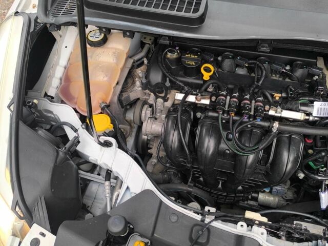 Білий Форд Ескейп, об'ємом двигуна 2.5 л та пробігом 200 тис. км за 10500 $, фото 21 на Automoto.ua