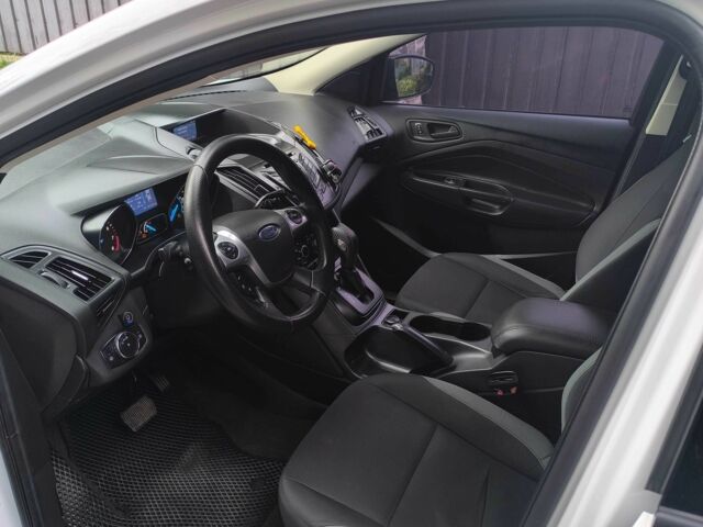 Білий Форд Ескейп, об'ємом двигуна 2.5 л та пробігом 200 тис. км за 10500 $, фото 4 на Automoto.ua