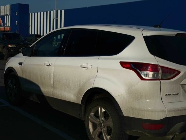 Белый Форд Эскейп, объемом двигателя 1.6 л и пробегом 207 тыс. км за 10000 $, фото 4 на Automoto.ua