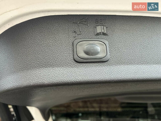 Білий Форд Ескейп, об'ємом двигуна 2 л та пробігом 215 тис. км за 11750 $, фото 11 на Automoto.ua