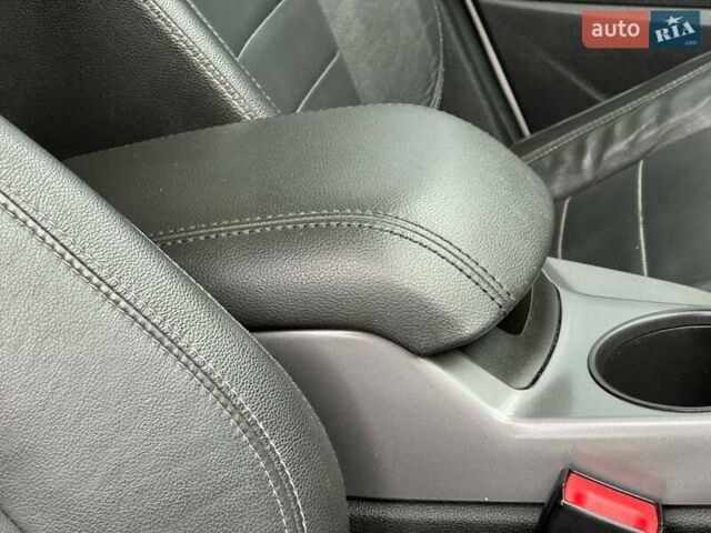 Белый Форд Эскейп, объемом двигателя 2 л и пробегом 145 тыс. км за 11650 $, фото 52 на Automoto.ua