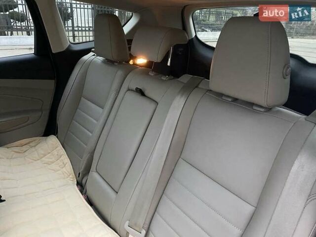 Белый Форд Эскейп, объемом двигателя 2 л и пробегом 190 тыс. км за 11700 $, фото 4 на Automoto.ua