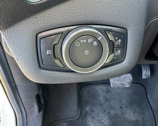 Білий Форд Ескейп, об'ємом двигуна 2 л та пробігом 173 тис. км за 12999 $, фото 19 на Automoto.ua