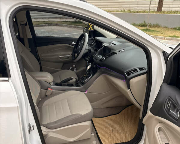 Білий Форд Ескейп, об'ємом двигуна 2 л та пробігом 293 тис. км за 8400 $, фото 8 на Automoto.ua