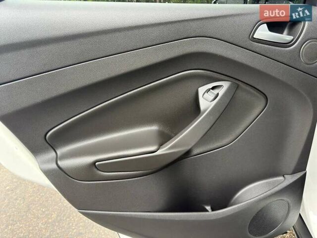 Белый Форд Эскейп, объемом двигателя 2 л и пробегом 145 тыс. км за 11650 $, фото 33 на Automoto.ua