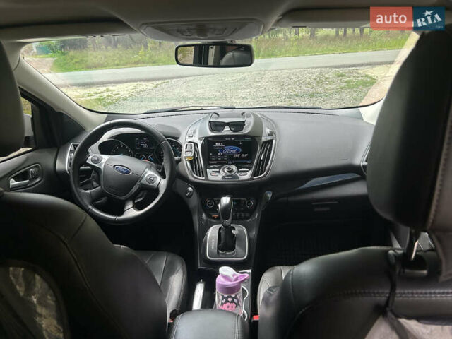 Белый Форд Эскейп, объемом двигателя 2 л и пробегом 230 тыс. км за 12500 $, фото 8 на Automoto.ua