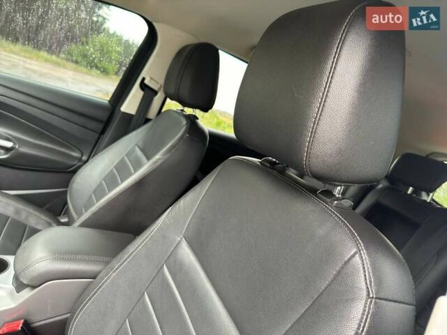 Белый Форд Эскейп, объемом двигателя 2 л и пробегом 145 тыс. км за 11650 $, фото 25 на Automoto.ua